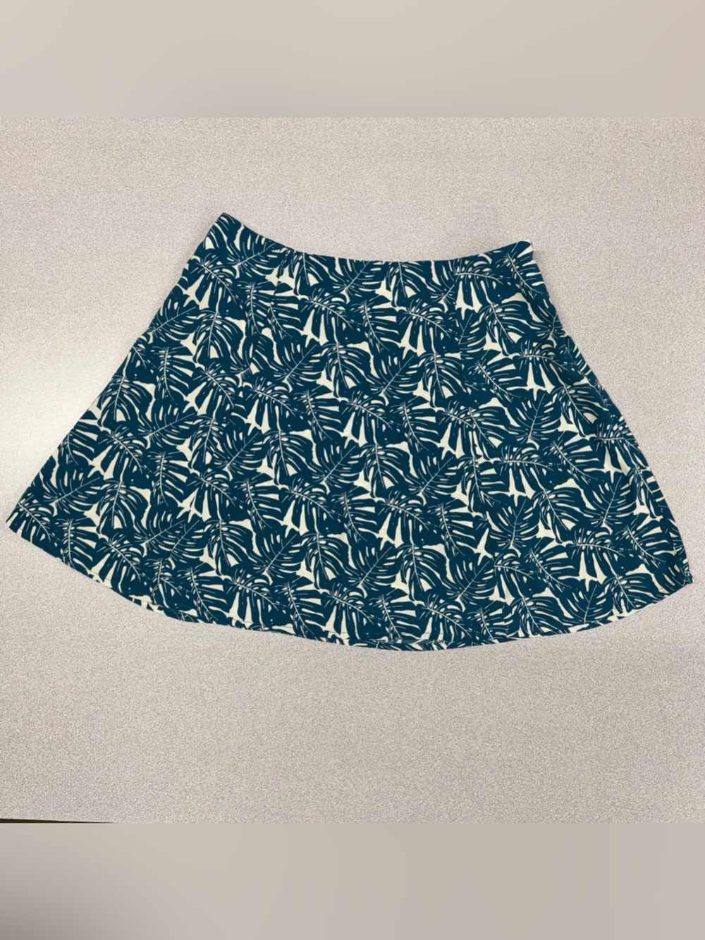 Forever 21 Teal and White Tropical Skater Gore Skirt Size Medium